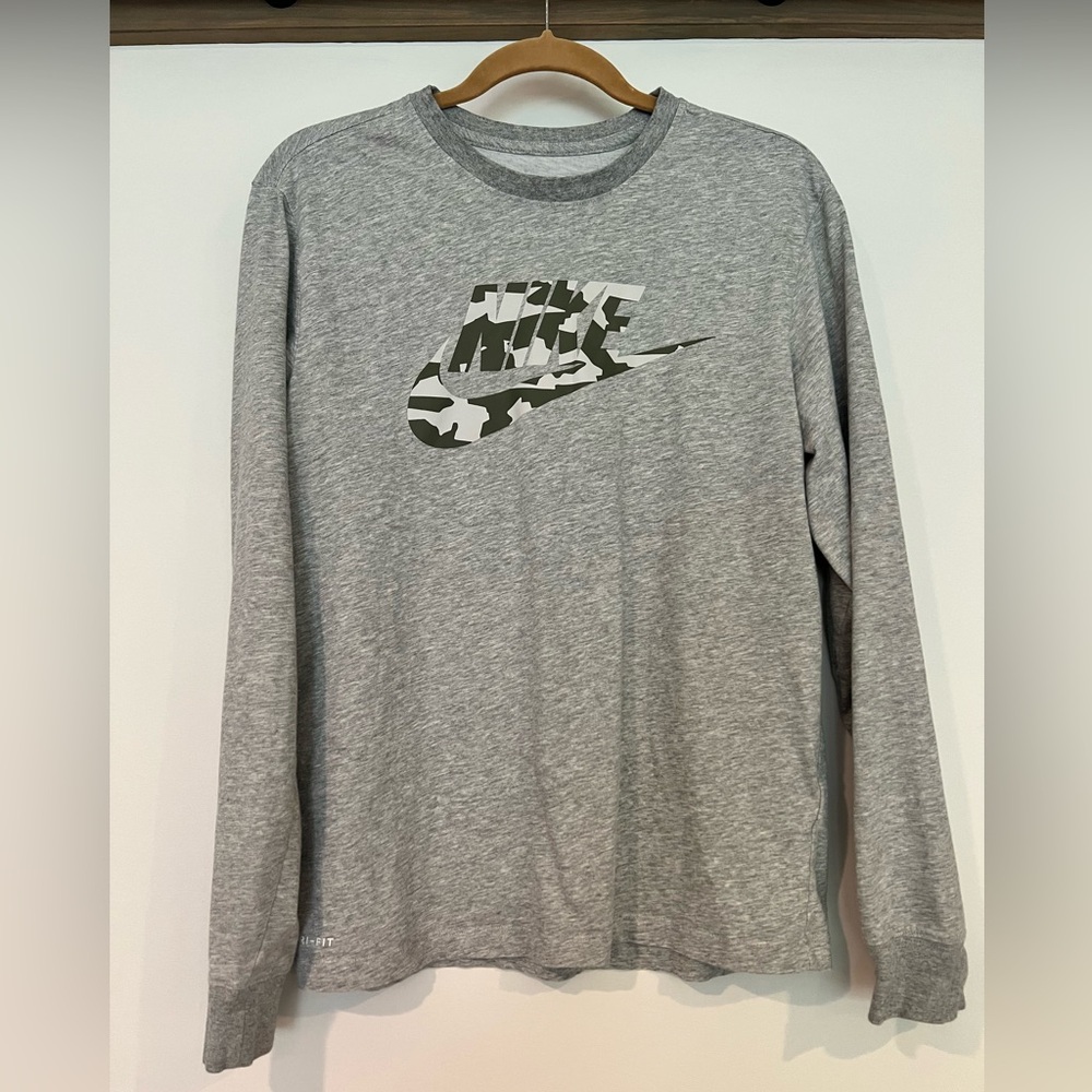 Men’s Nike long sleeve t shirt size medium